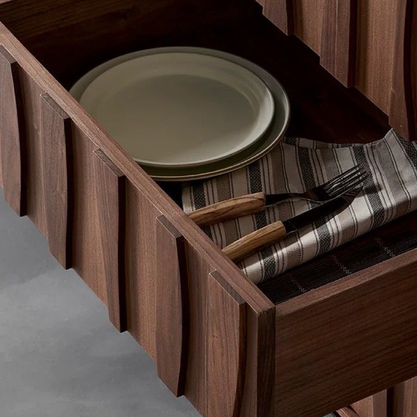 Nami Tate (波縦) – Vertical Wave [Sideboard]