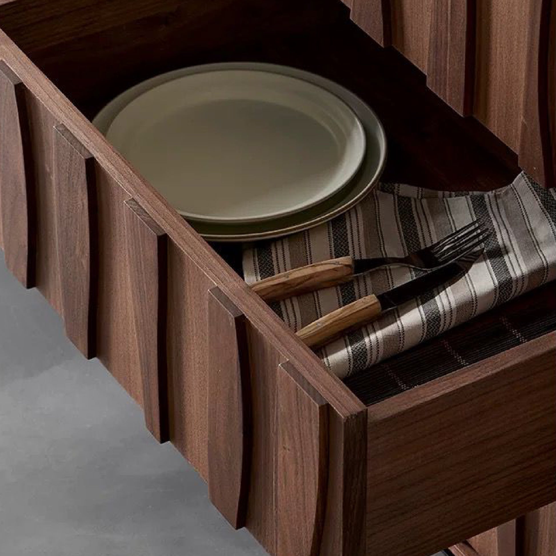 Nami Tate (波縦) – Vertical Wave [Sideboard]